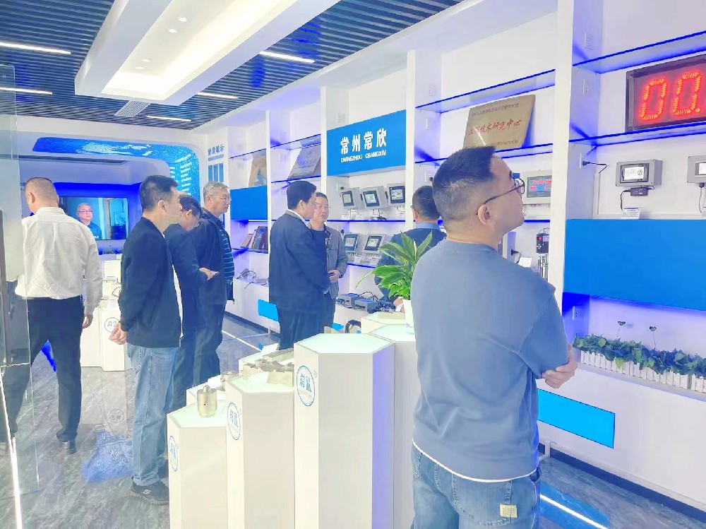 熱烈祝賀中國重型機械工業(yè)協(xié)會橋式起重機專業(yè)委員會九屆八次理 事會暨十屆一次會員大會在江蘇省常州市召開順利召開并圓滿結束！